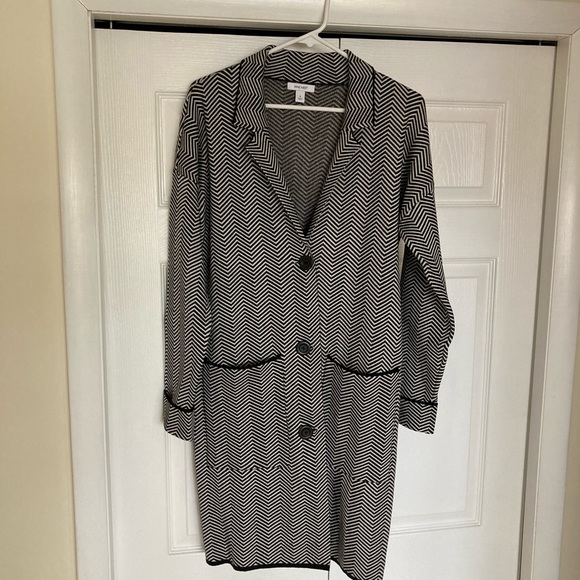 Black and white long sweater jacket - Picture 6 of 7